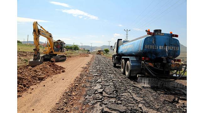 Develi Güney Yukarı mahallesinde yol genişletme çalışmaları tamamlanıyor