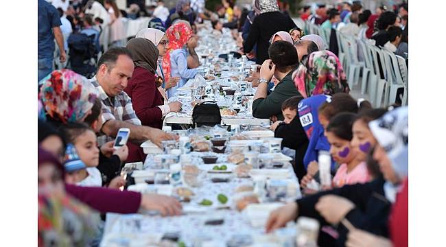 Diyanet İşleri Başkanı Erbaş, çocuklarla iftar yaptı