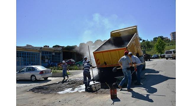 Gediz'de asfalt bakım ve onarım çalışması