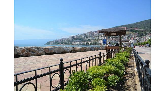 Gemlik'te sahil düzenleme çalışmaları tamamlanıyor