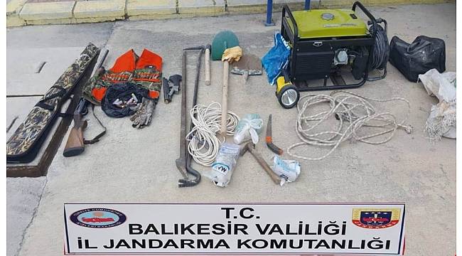 Havran&#39;da kaçak kazı yapanlara jandarmadan suçüstü