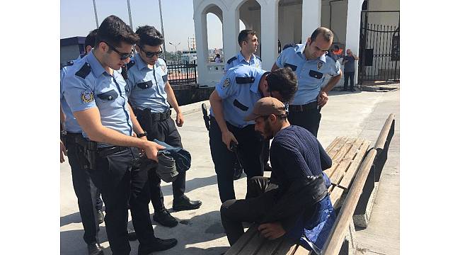 Kadıköy&#39;de 1 kişi denize düştü