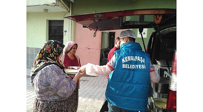 Kemalpaşa&#39;da iftar yemekleri belediyeden