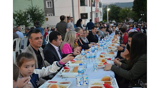 Mahalle İftarları Yeni Mahalle Şeyh Şamil Parkı iftarı ile devam etti