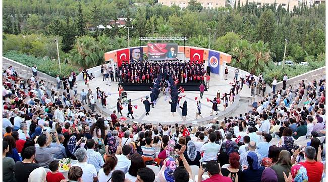 MEÜ&#39;de tıp öğrencilerinin mezuniyet coşkusu