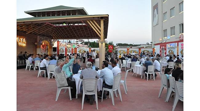 MHP'liler Nizip'te iftar yemeğinde buluştu