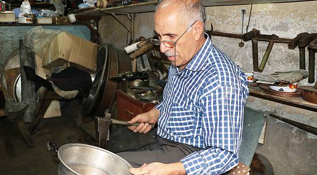 (Özel Haber) Çekiç darbeleriyle işlenen sanat