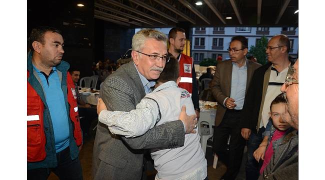 Pursaklar'da bin 700 kişi aynı sofrada buluşup oruç açtı