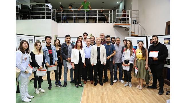 SDÜ TBMYO'dan belgesel ve kısa film gösterimi ile fotoğraf sergisi