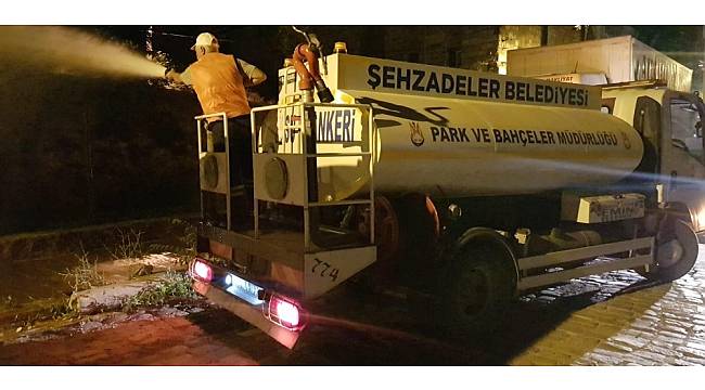 Şehzadeler'de ekipler sabahın ilk ışıklarına kadar görev başında