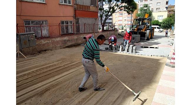 Siirt'te yol yapım çalışmaları devam ediyor
