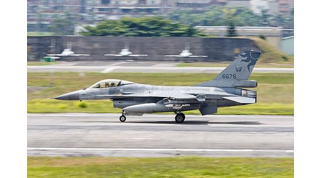 Tayvan'da askeri tatbikatta F-16 kayboldu