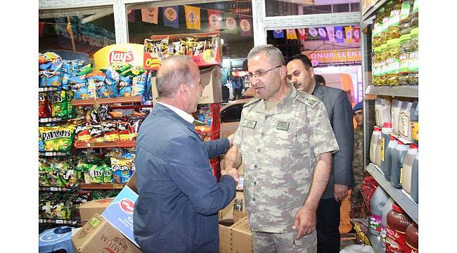 Tümgeneral Tokel'den Şemdinli esnafına ziyaret