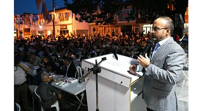 Turan Yenice'de iftarda vatandaşlarla bir araya geldi
