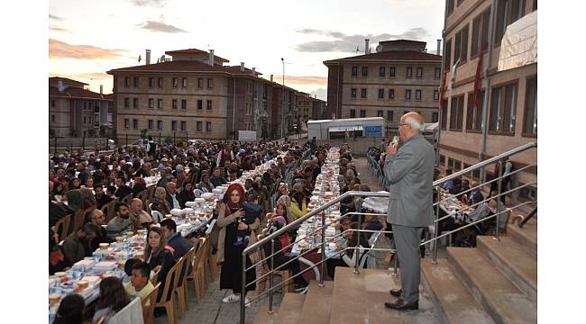 Ürgüp TOKİ'de bin kişilik mahalle iftarı düzenlendi