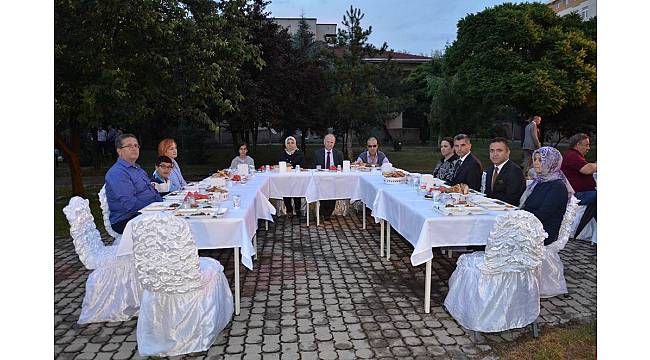 Vali Ceylan, Çorlu Huzurevi sakinleri ve koruyucu ailelerle iftarda buluştu