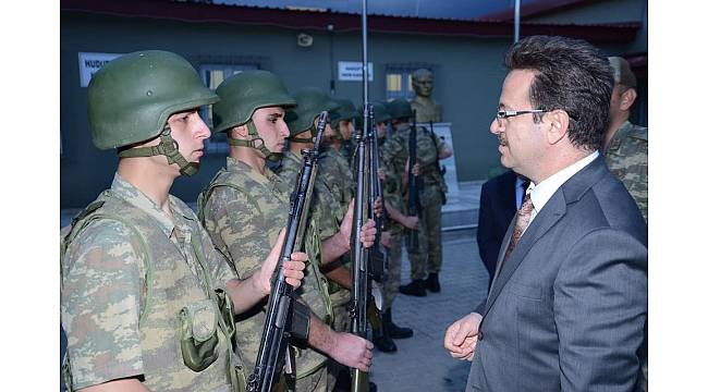 Vali Ünlü sınır karakolunu ziyaret etti