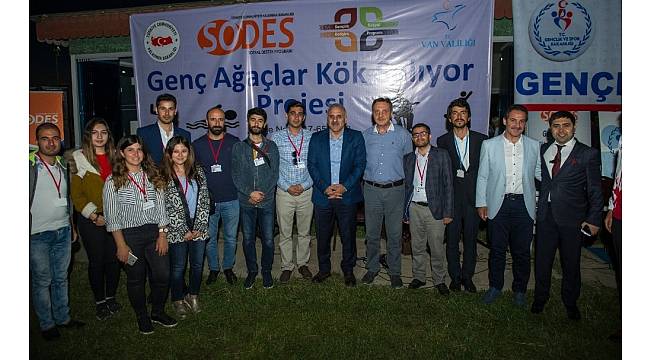 Vali Zorluoğlu, gençlerle iftarda bir araya geldi