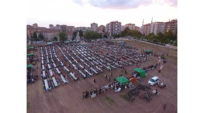 Vişnelik'te 7 bin kişi bir arada iftar yaptı