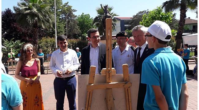 Yunus Emre Ortaokulu öğrencileri 'Sanat ve Teknoloji' sergisini açtılar