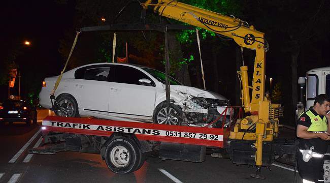 Kaza yapan sürücü aracını bırakıp kaçtı