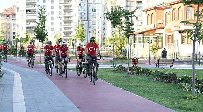 Pedallar bu kez şehitler için çevrildi