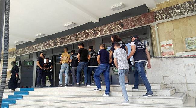 Sokak satıcılarına operasyon: 3 tutuklama