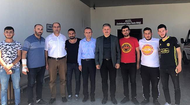 Çakır, yaralanan taraftarı hastanede ziyaret etti