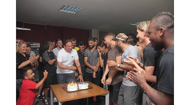 Fuat Çapa&#39;ya doğum günü sürprizi