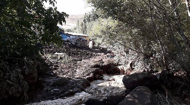 Hekimhan'da sağanak yağış etkili oldu