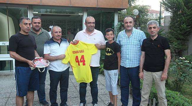 TSYD'den işadamı Kalı'ya forma