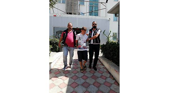 Antalya&#39;da balkon hırsızları kaçamadı