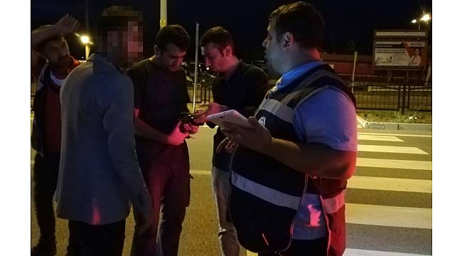 Düğün konvoyunda havaya silahla ateş eden 3 kişi yakalandı