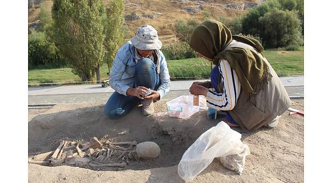 Urartu&#39;nun son kadınlarına ait mezar bulundu