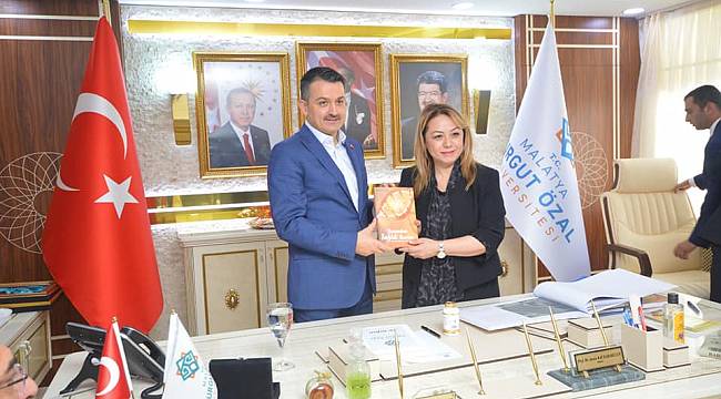 Bakan Pakdemirli:“Bana ilk bilgisayarımı Özal hediye etmişti