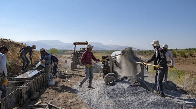 MASKİ Genel Müdürlüğü Yeşilyurt ilçesindeki 4 mahallede sürdürdüğü 1.2 milyon TL maliyetinde, 13.5 kilometre uzunluğundaki açık kanal sulama sistemi...