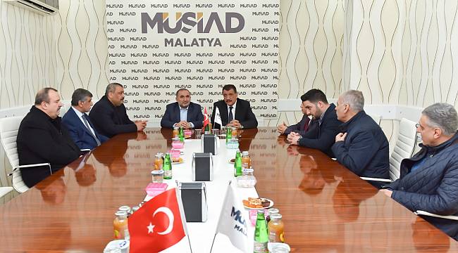 BAŞKAN GÜRKAN, MÜSİAD ŞUBE BAŞKANI POYRAZ’A HAYIRLI OLSUN ZİYARETİNDE BULUNDU