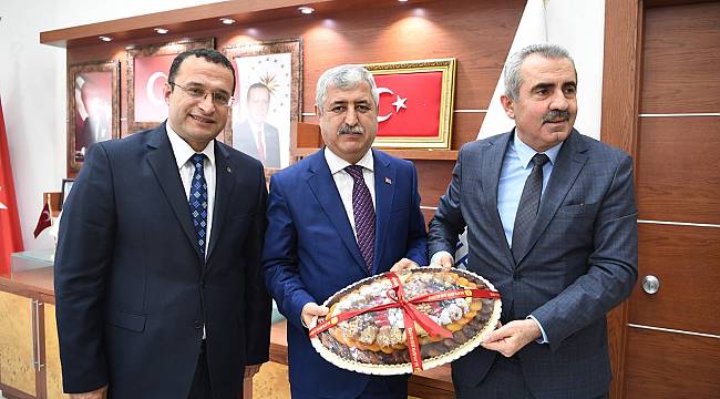 Hizmet İş Genel Başkan Yardımcısını kabul eden Başkan Polat..