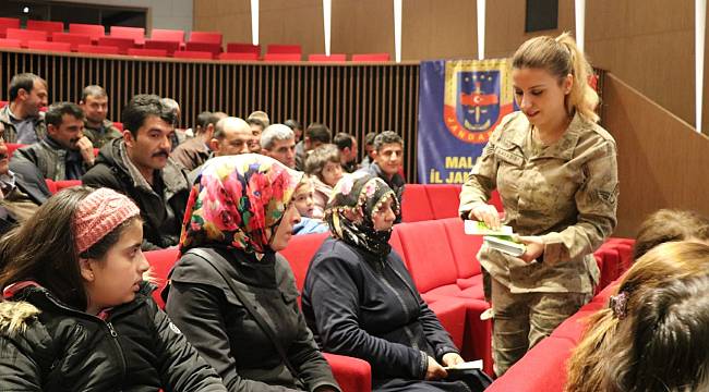 Jandarmanın 180. Kuruluş Yıldönümü kapsamında Ailenin Korunması ve Kadına Yönelik Şiddetin Önlenmesi Konulu Seminer Verildi.