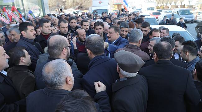 SEÇİM BÜROSUNUN AÇILIŞINA VATANDAŞLAR YOĞUN İLGİ GÖSTERDİ