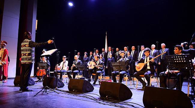 ‘ÇANAKKALE DESTANI’KONSERİNDE DUYGUSAL ANLAR YAŞANDI