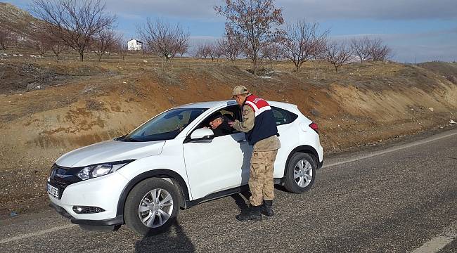 Malatya Bölge Jandarma Tarafından Yol Kontrol ve Araması ve Umuma Açık Yerlerin Kontrolü Uygulaması