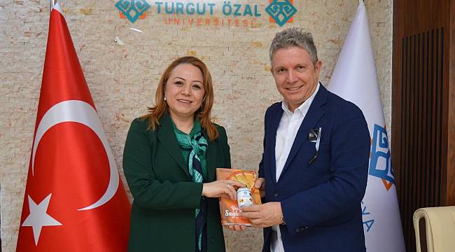 Malatya Turgut Özal Üniversitesinde geleneksel hale getirilen Kariyer ve Marka Sohbetlerine TRT Spor spikeri Erdoğan Arıkan konuk oldu.