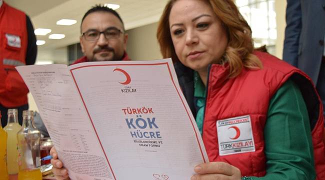 Rektör Prof. Dr. Karabulut, önce kendisi kan bağışında bulundu, ardından personel ve öğrenciler bağış yaptılar