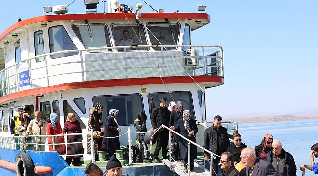 YAŞLILARA TEKNE TURU 