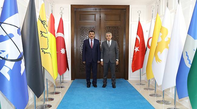 Büyükşehir Belediye Başkanı Gürkan, Battalgazi Belediye Başkanı Güder’i Ziyaret Etti