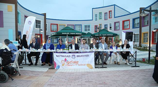 BAŞKAN GÜDER, ÖZEL GEREKSİNİMLİ ÖĞRENCİLER VE AİLELERİ İLE İFTAR YAPTI