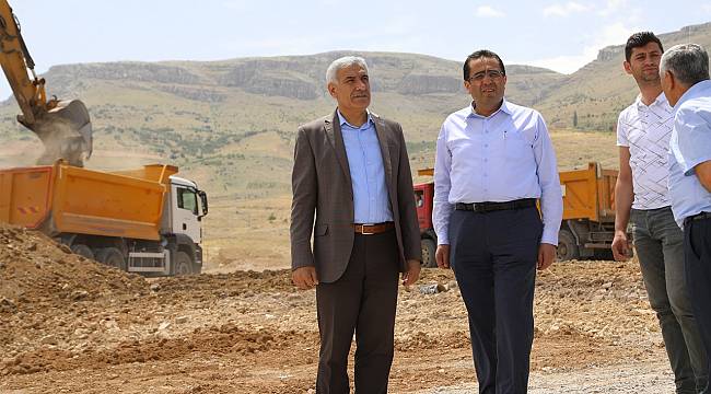 BAŞKAN GÜDER, YENİ İMAR YOLU AÇMA ÇALIŞMALARINI YERİNDE İNCELEDİ