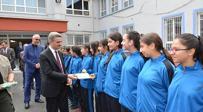 Bir Bürokratla Kitap Okuyorum”