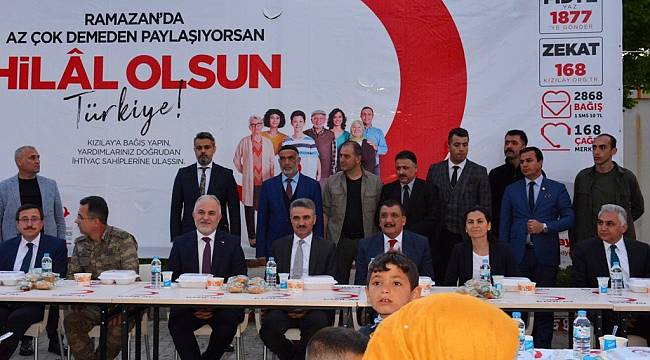 Vali Baruş Beydağı Konaklama Tesisi'nde Türk Kızılayı Hilal Olsun Türkiye İftarına Katıldı